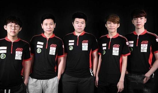 人们纷纷质 人们纷纷质